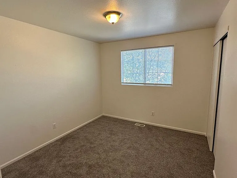 314 N 49th Avenue Ct — Photo 6