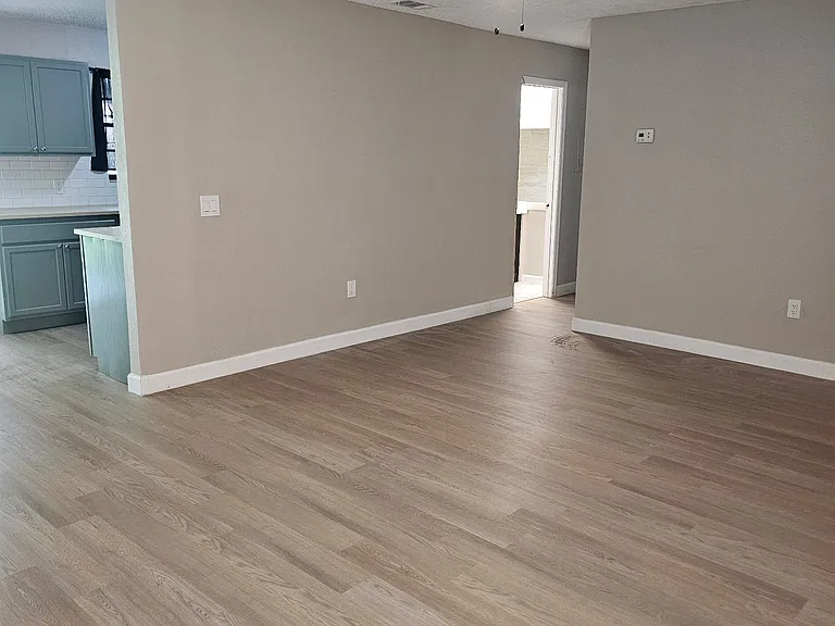 23 Louisiana Ave — Photo 3