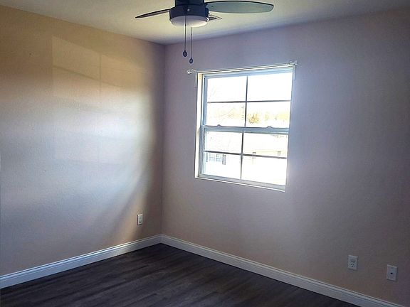 4th image of 50 Westwood Dr #10