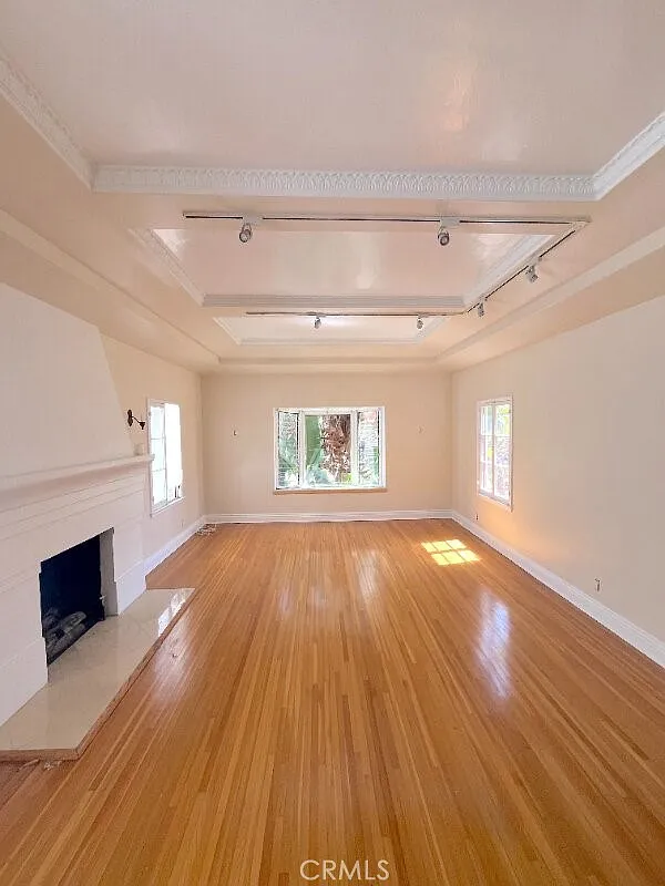 3 bed, 2000 sqft, $5,395 — Photo 4