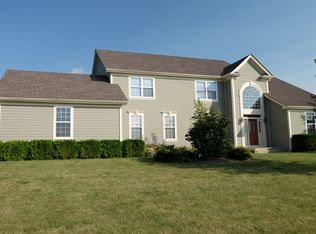 13 Hawthorn Grove Cir, Hawthorn Woods, IL 60047