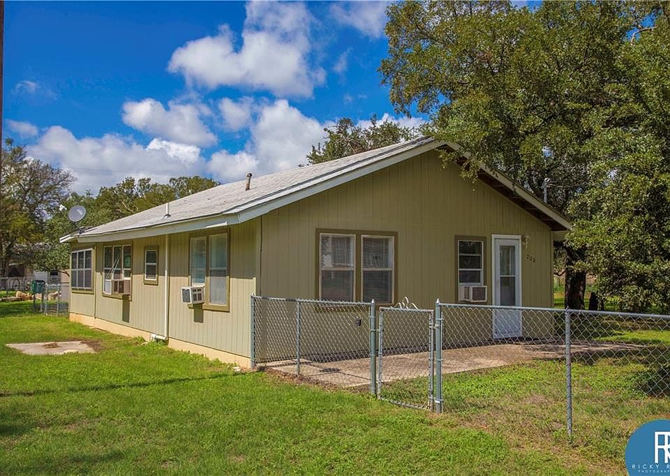 1st image of 200 Pency Dr