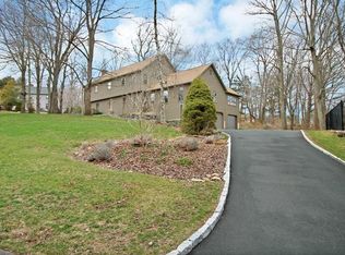 2 Highfield Dr, Trumbull, CT 06611