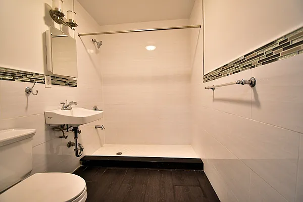 Rented by Voro, LLC | media 6