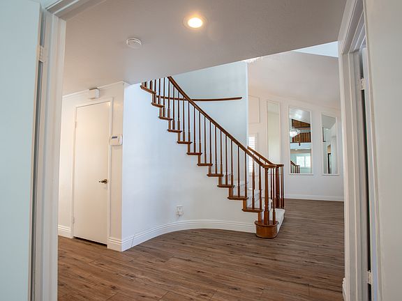 Guest Bedroom: Cozy and functional guest bedroom with sleek floors and bright windows. Ideal for guests, a home office, or even a peaceful reading nook.