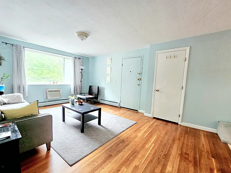 205 Kent St — Photo 8