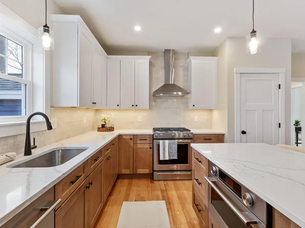 19 Forest Glen Lane, Topsham, ME 04086