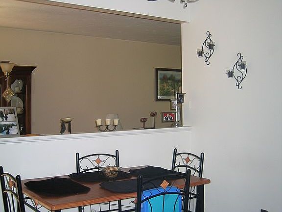 Eat-in kitchen