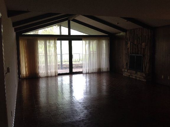 4th image of 361 Englewood Dr