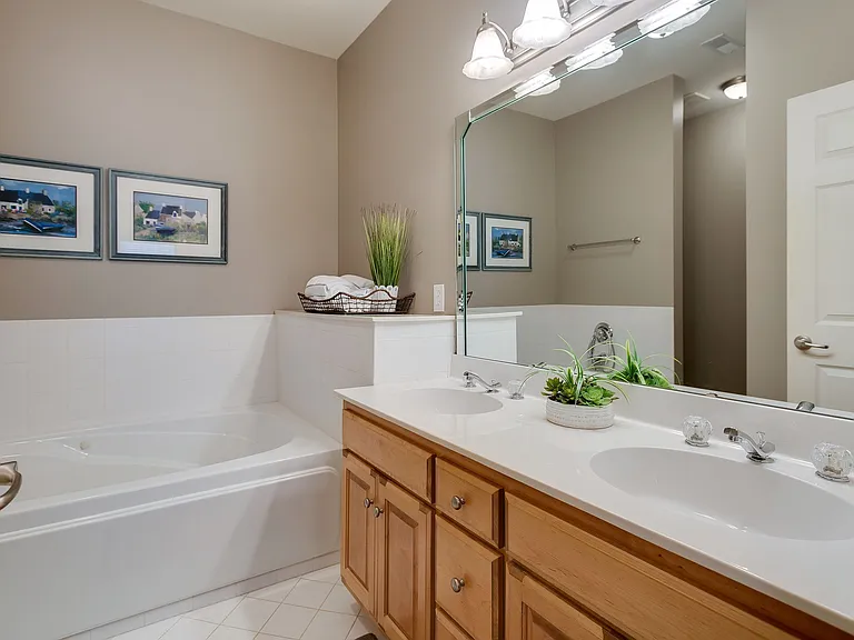 1870 Brentwood Pointe — Photo 9