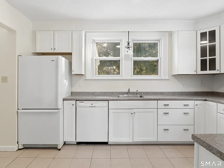 815 E Main St — Photo 15