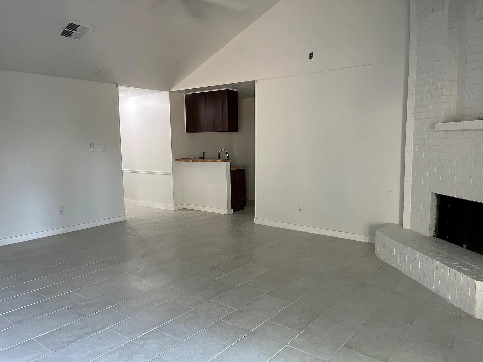 4 bed, 2.0 bath, 1454 sqft, $2,000 — Photo 2