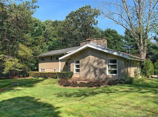 15 Highwoods Dr, Guilford, CT 06437