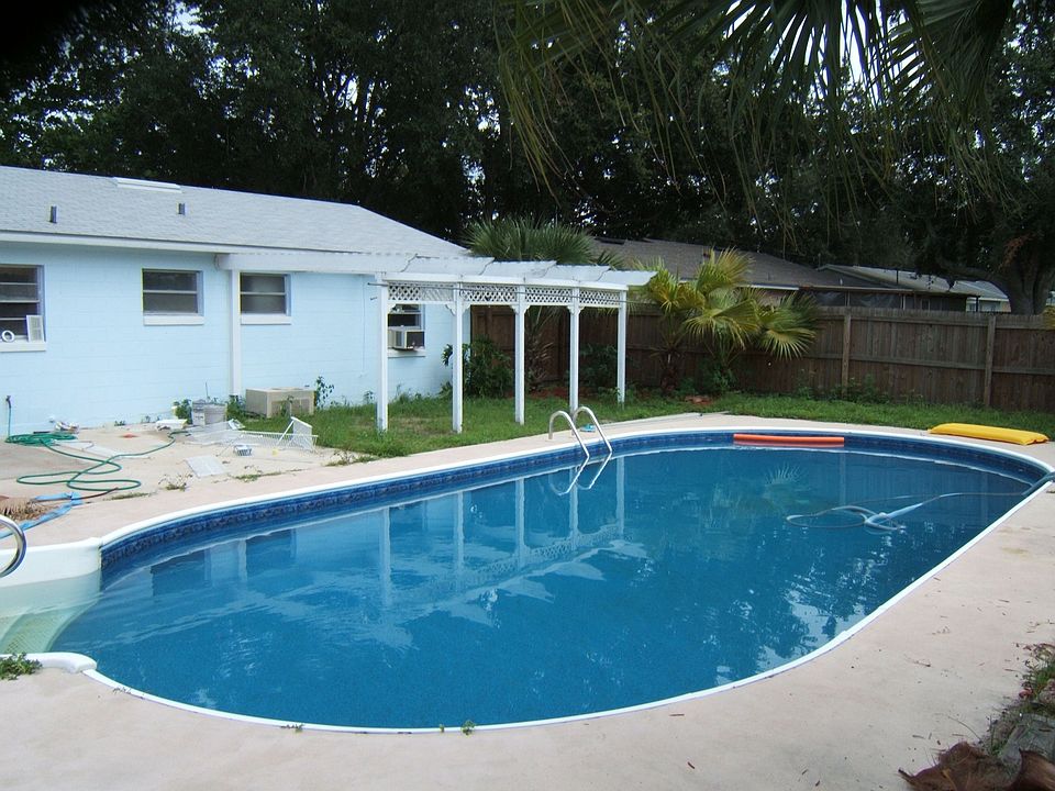 2nd image of 1020 Cove Ln