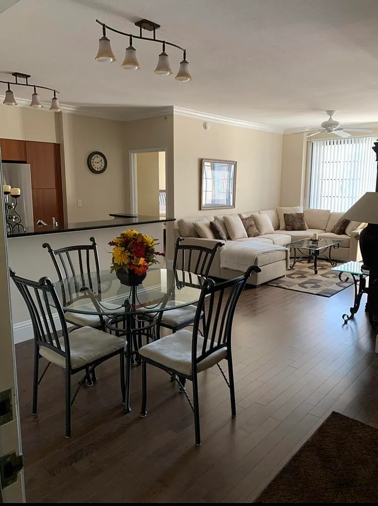 2 bed, 2.0 bath, 1082 sqft, $4,000 — Photo 4