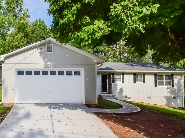 391 Rock Meadow Dr, Stone Mountain, GA 30088