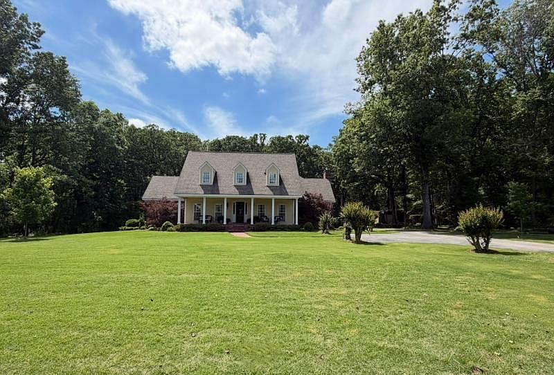 1st image of 849 Jones Dr
