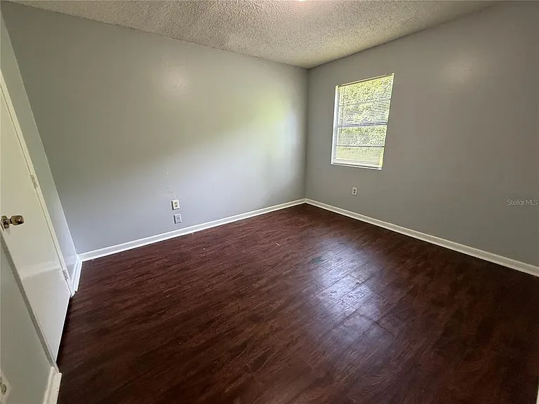 1089 Old South Dr — Photo 5