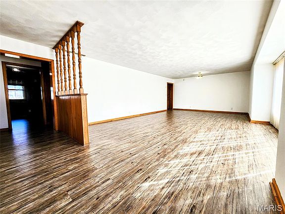 5th image of 718 Prairie St