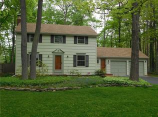 40 Viennawood Dr, Rochester, NY 14618