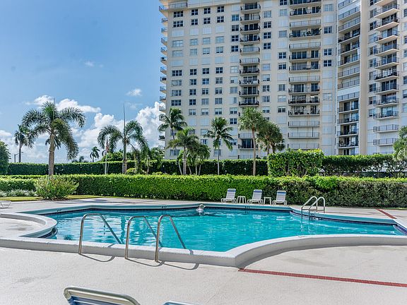 3rd image of 1701 S Flagler Drive #402