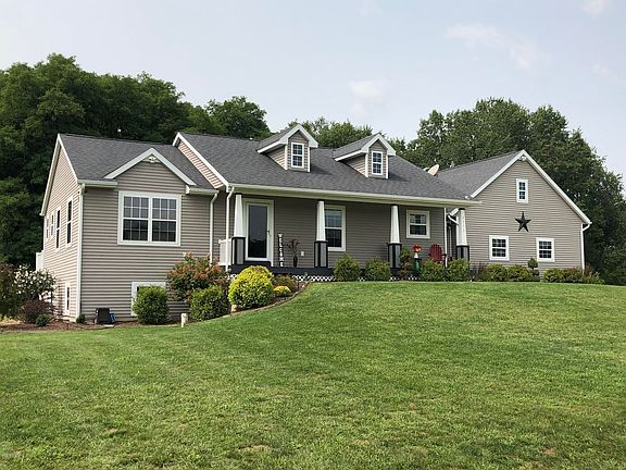 2nd image of 2579 Foxglove Dr
