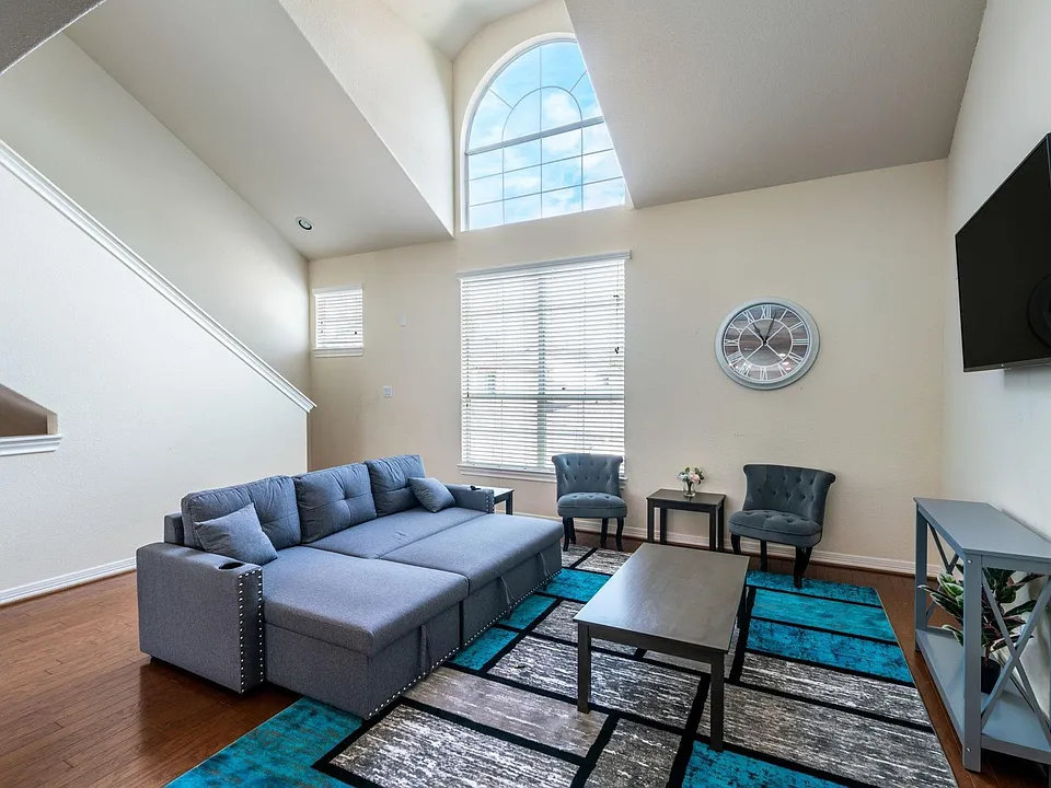 3210 Clearview Cir