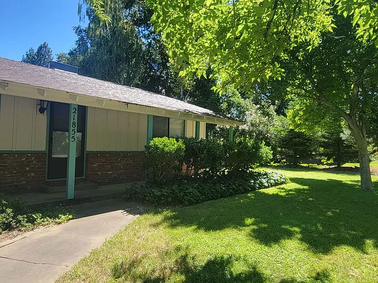 21855 Belmont Dr — Photo 2