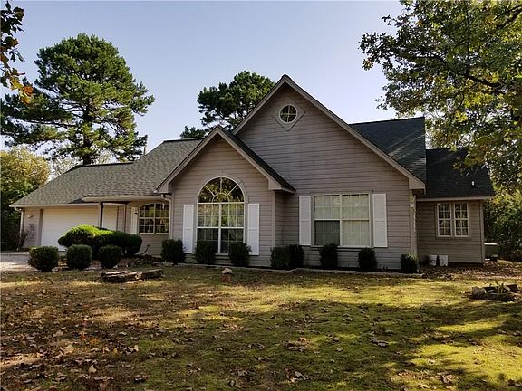 2nd image of 104 Lakeview Dr