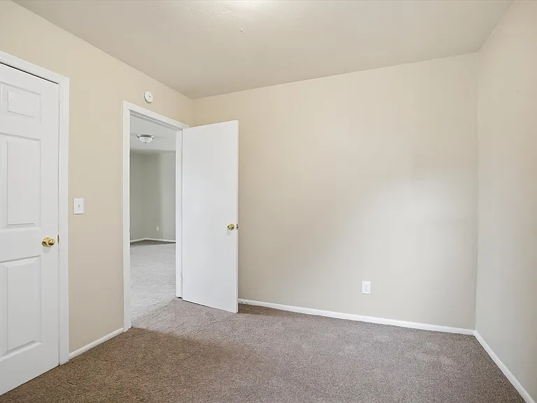 101 W Meinecke Ave #105 — Photo 14
