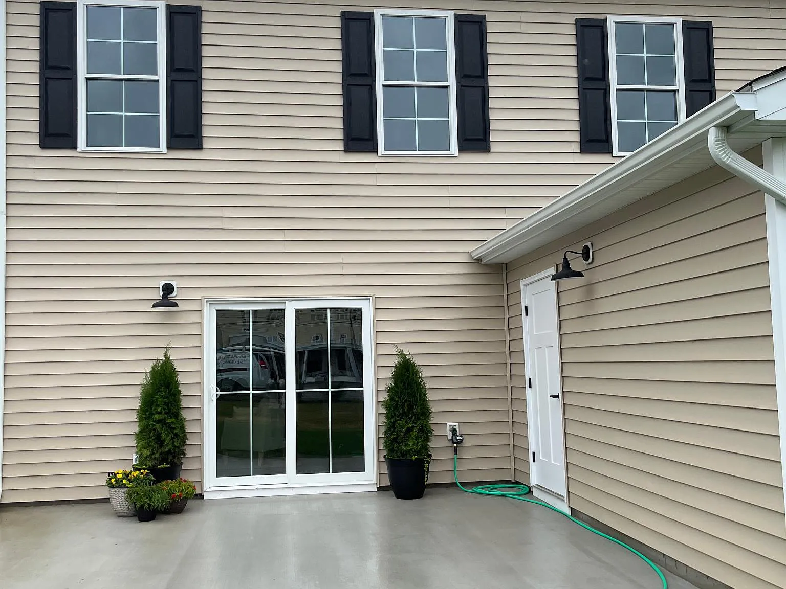 2 bed, 2.5 bath, 1600 sqft, $1,950 — Photo 3