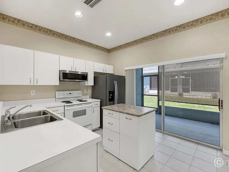 6737 Lake Rochester Ln — Photo 14