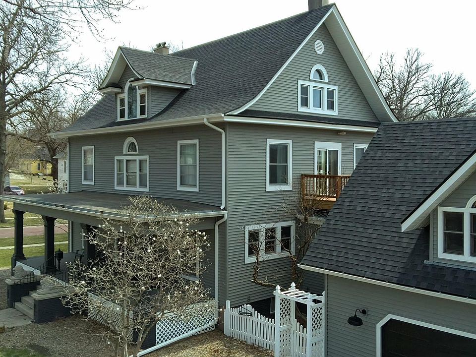 1st image of 420 E 7th St