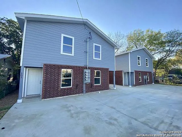 1632 S Hamilton St #102