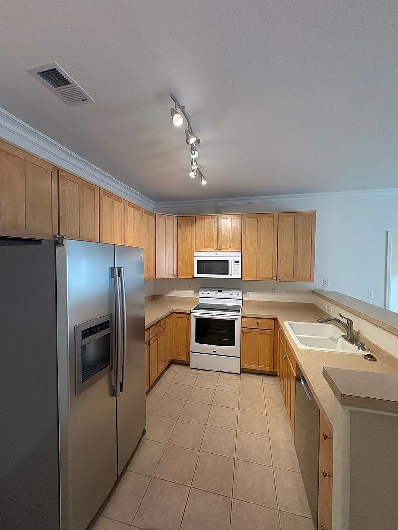 Newly updated - 2-bedroom / 2-bath Condo - Tapestry Flats at Lowry — Photo 4