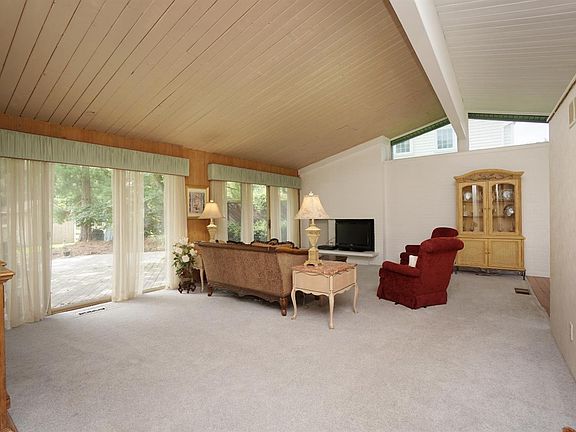 4th image of 10298 Lochcrest Dr