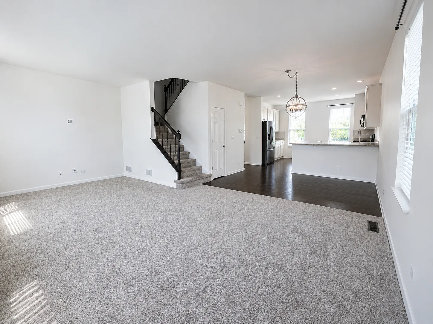 4 bed, 2.5 bath, 2490 sqft, $3,350 — Photo 4