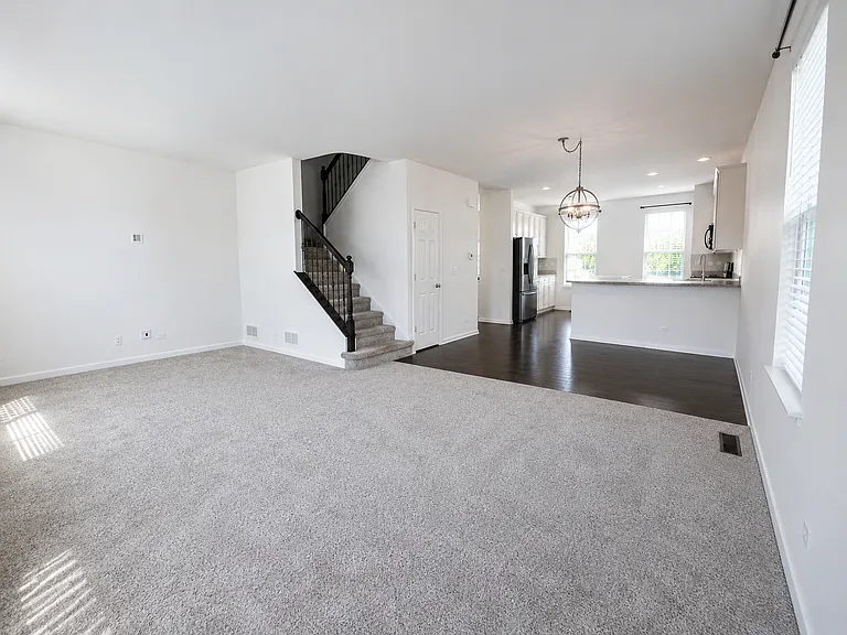 95 Valencia Pkwy — Photo 4