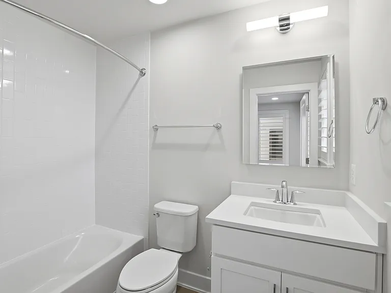 3rd bedroom bathroom.