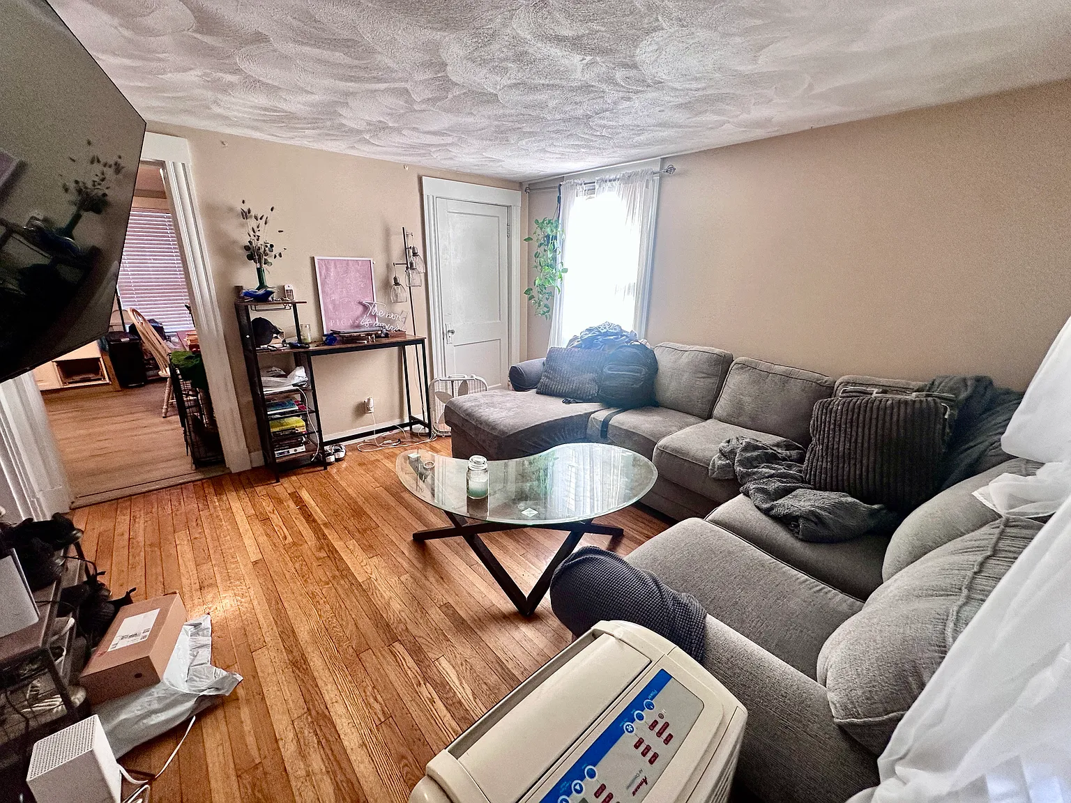 2 bed, 9999 sqft, $2,225 — Photo 2