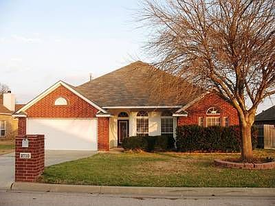 1st image of 2710 Kneese Dr