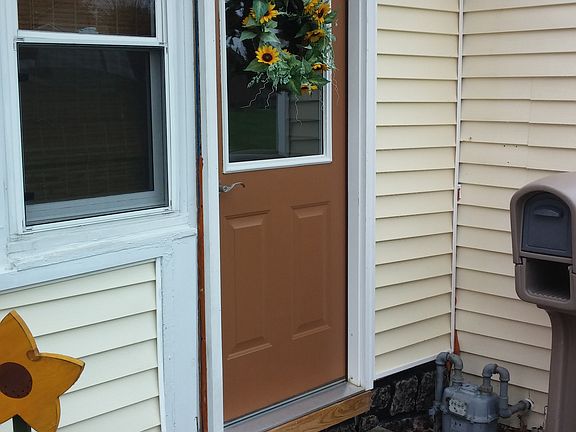 entrance into sun porch
