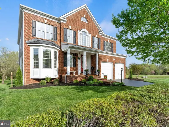 25758 S Village Dr, Chantilly, VA 20152