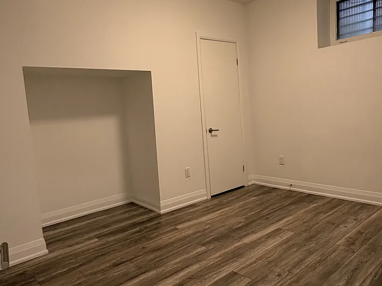 215 Jarvis St #1 — Photo 8