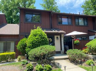 21 Stone Ln, Staten Island, NY 10314