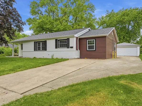 960 Basswood St, Hoffman Estates, IL 60169