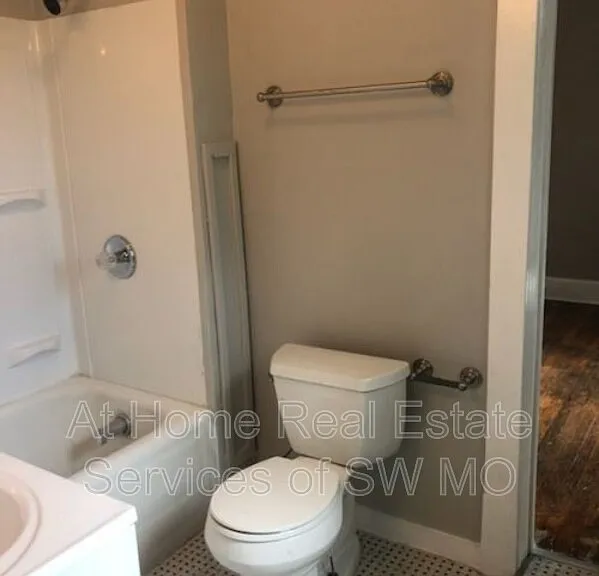 633 W State St #1B — Photo 10