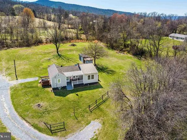 160 Honeysuckle Ln, Stanley, VA 22851