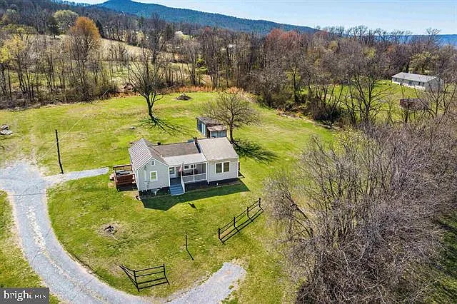 160 Honeysuckle Ln photo 1