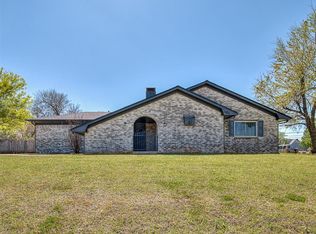 101 Stonegate Dr, Guthrie, OK 73044